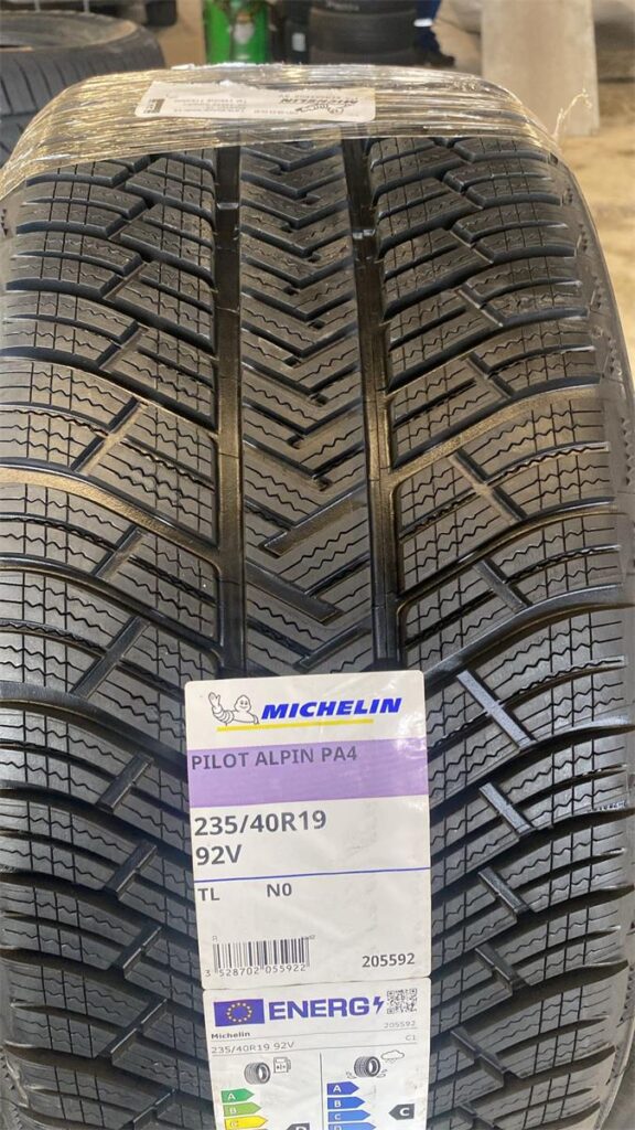 255/45R19 104V Michelin PILOT ALPIN PA4 XL MO Kitka
