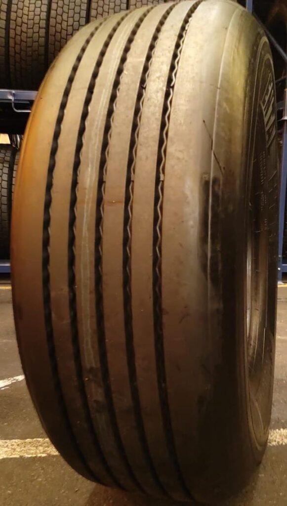 385/55R22,5 KA pinnoitettu P16 sis. 1 Hankook runko TRAILER